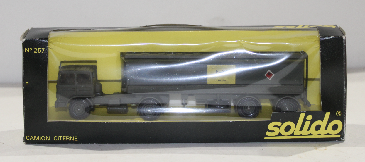 CAMION CITERNE SOLIDO 1/43°