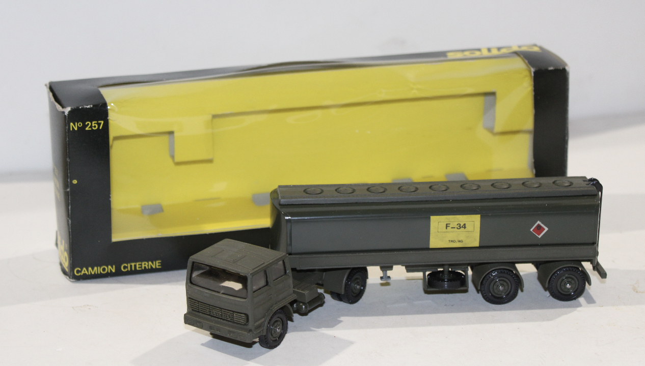 CAMION CITERNE SOLIDO 1/43°