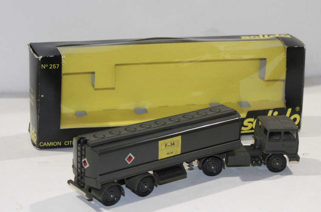CAMION CITERNE SOLIDO 1/43°