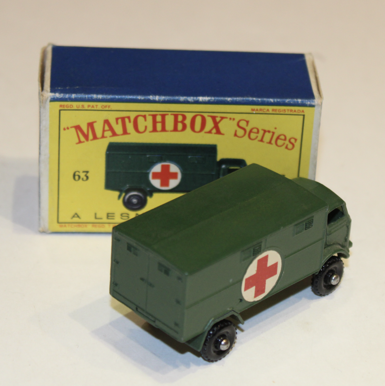 FORD 3 TON AMBULANCE MILITAIRE MATCHBOX 1/64