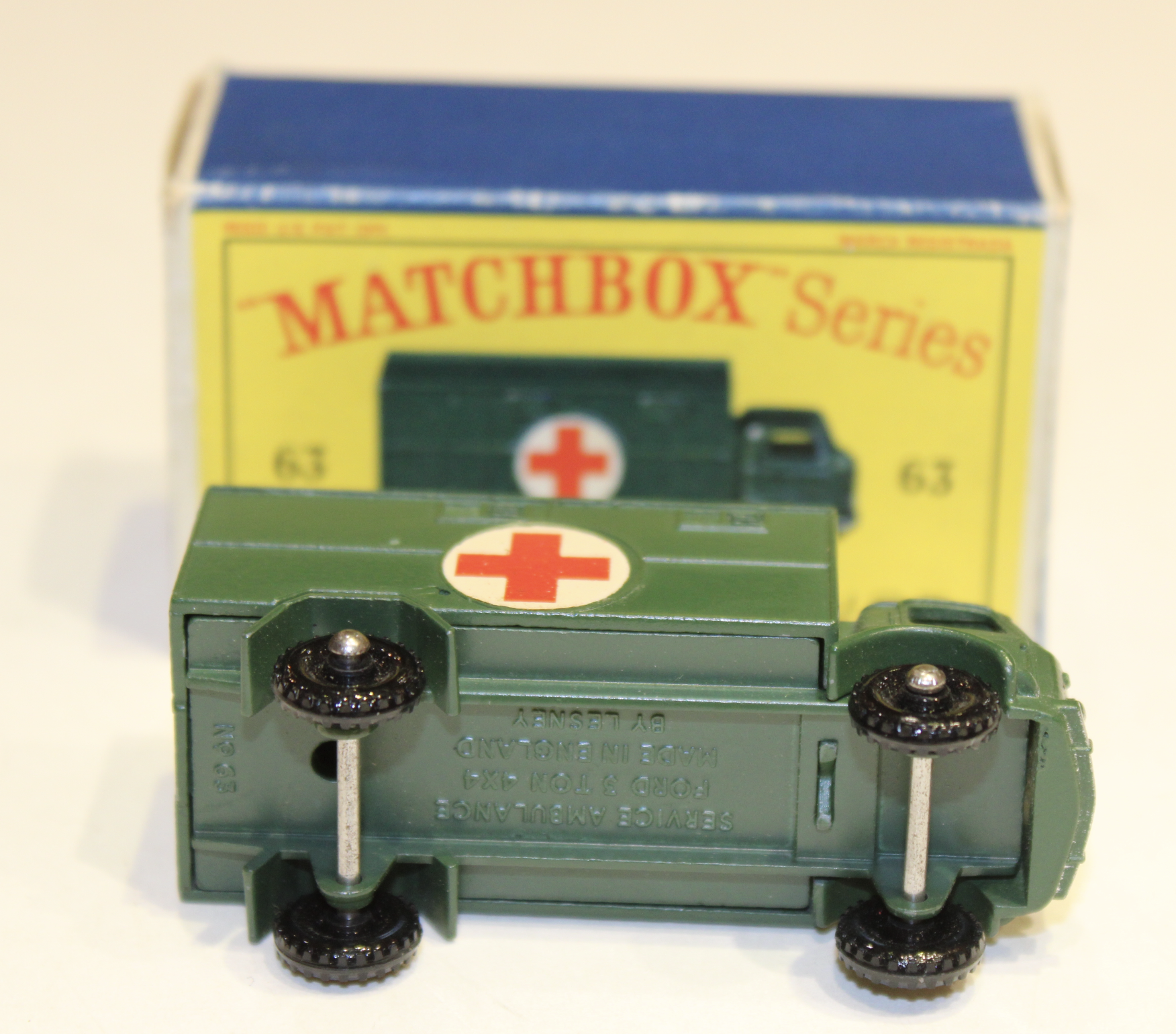 FORD 3 TON AMBULANCE MILITAIRE MATCHBOX 1/64