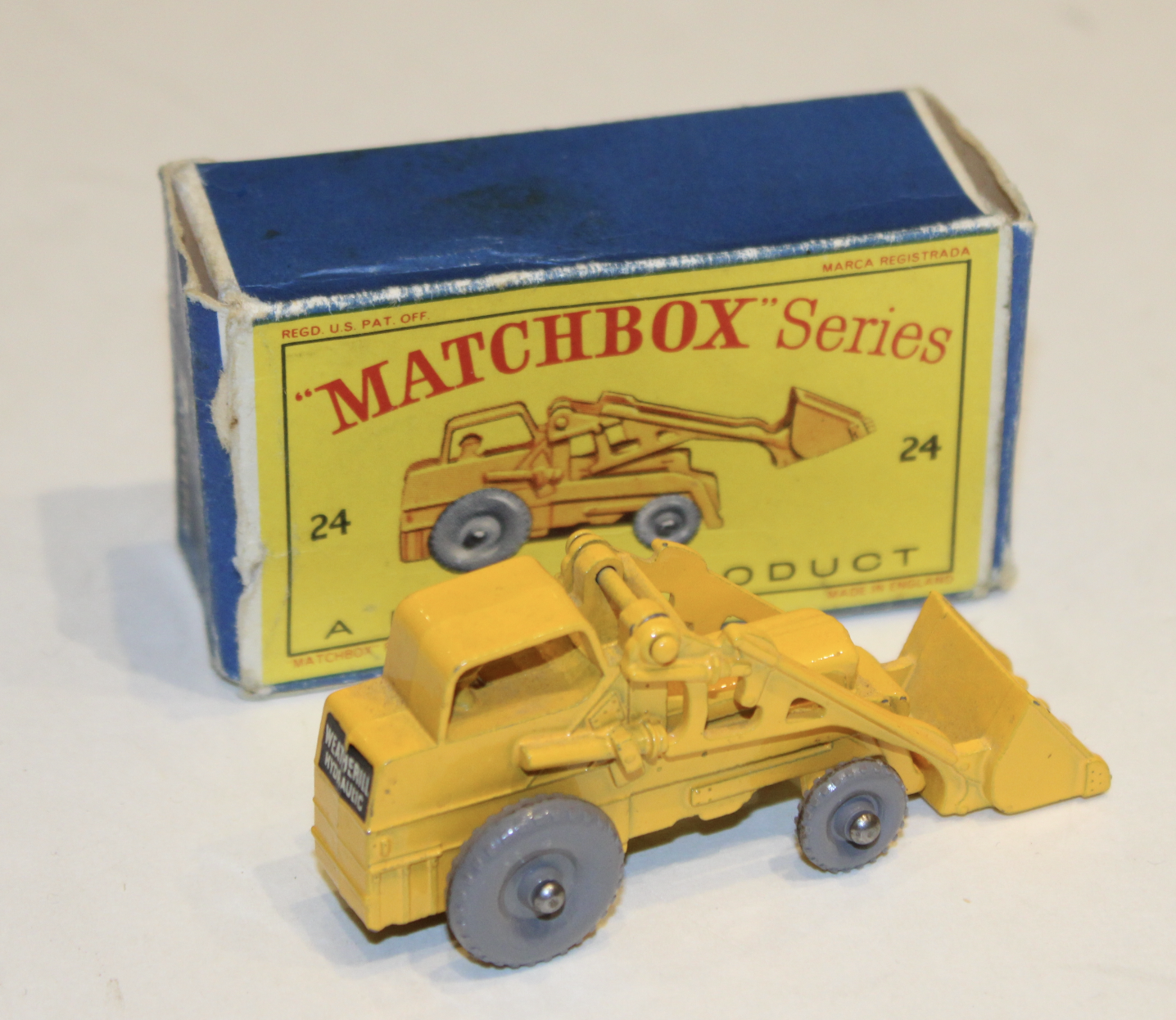HYDRAULIC EXCAVATOR JAUNE MATCHBOX 1/64