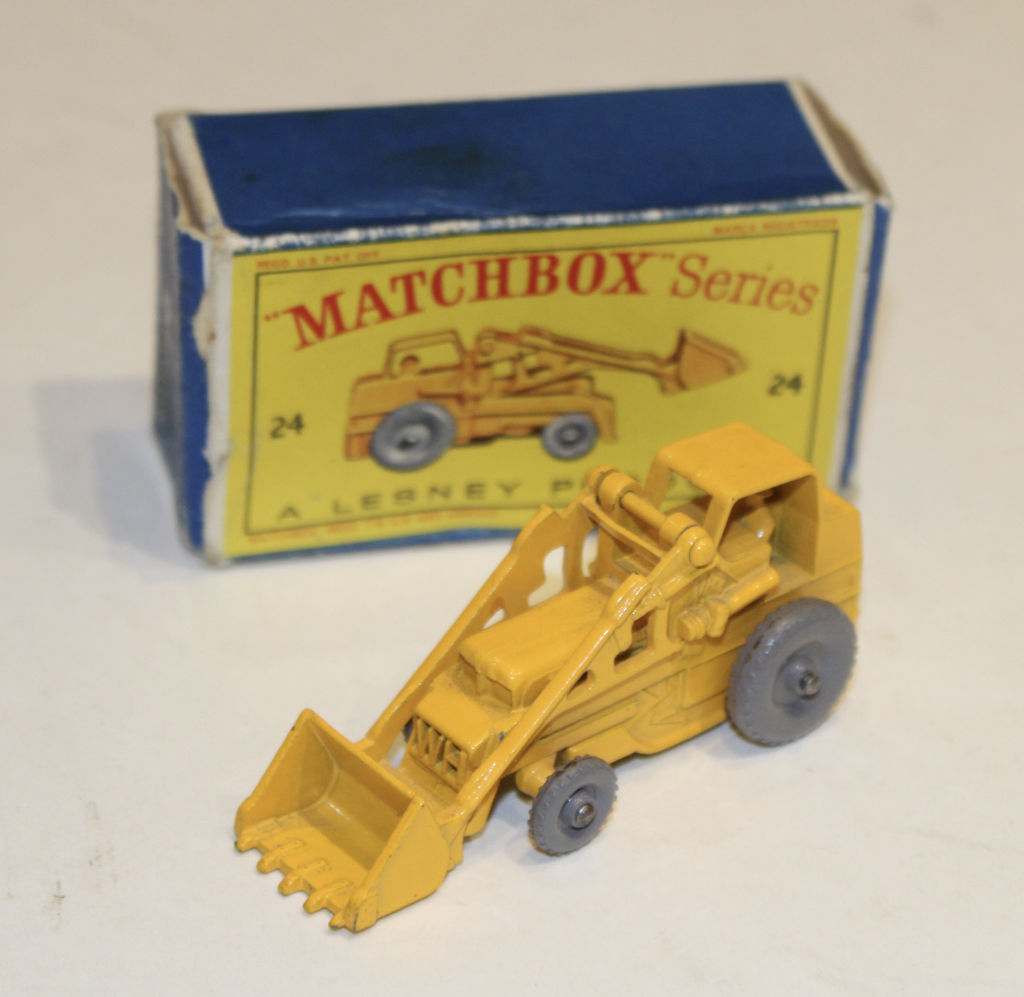 HYDRAULIC EXCAVATOR JAUNE MATCHBOX 1/64