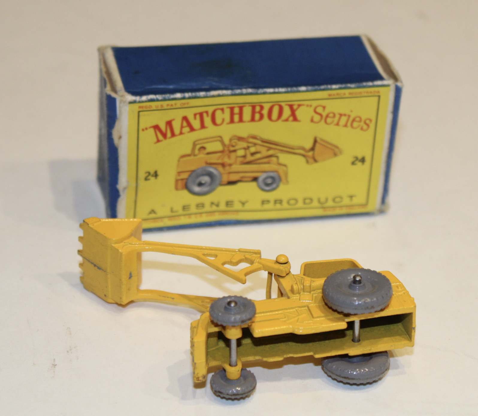 HYDRAULIC EXCAVATOR JAUNE MATCHBOX 1/64