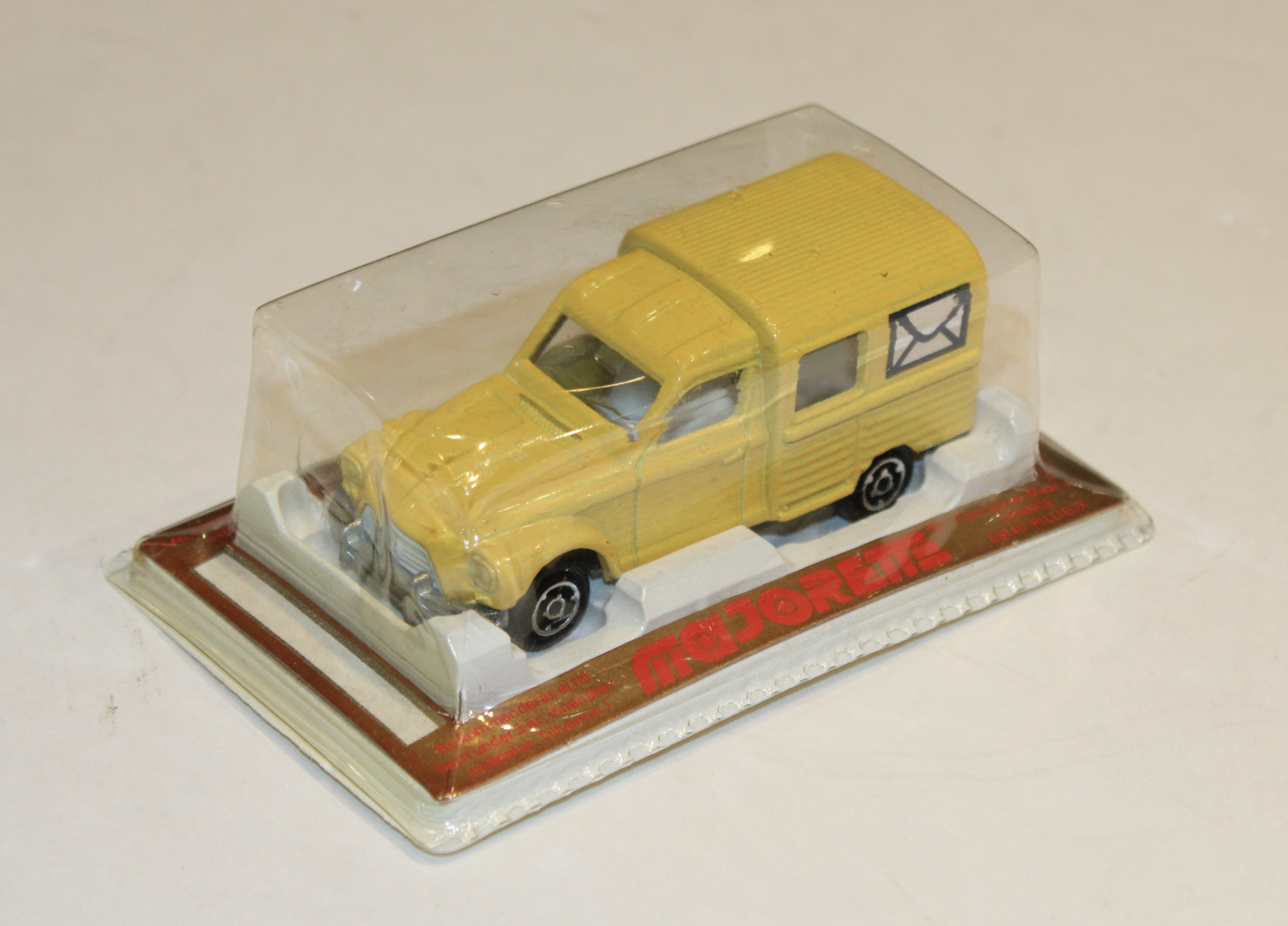 CITROEN ACADIANE JAUNE 1/64 MAJORETTE