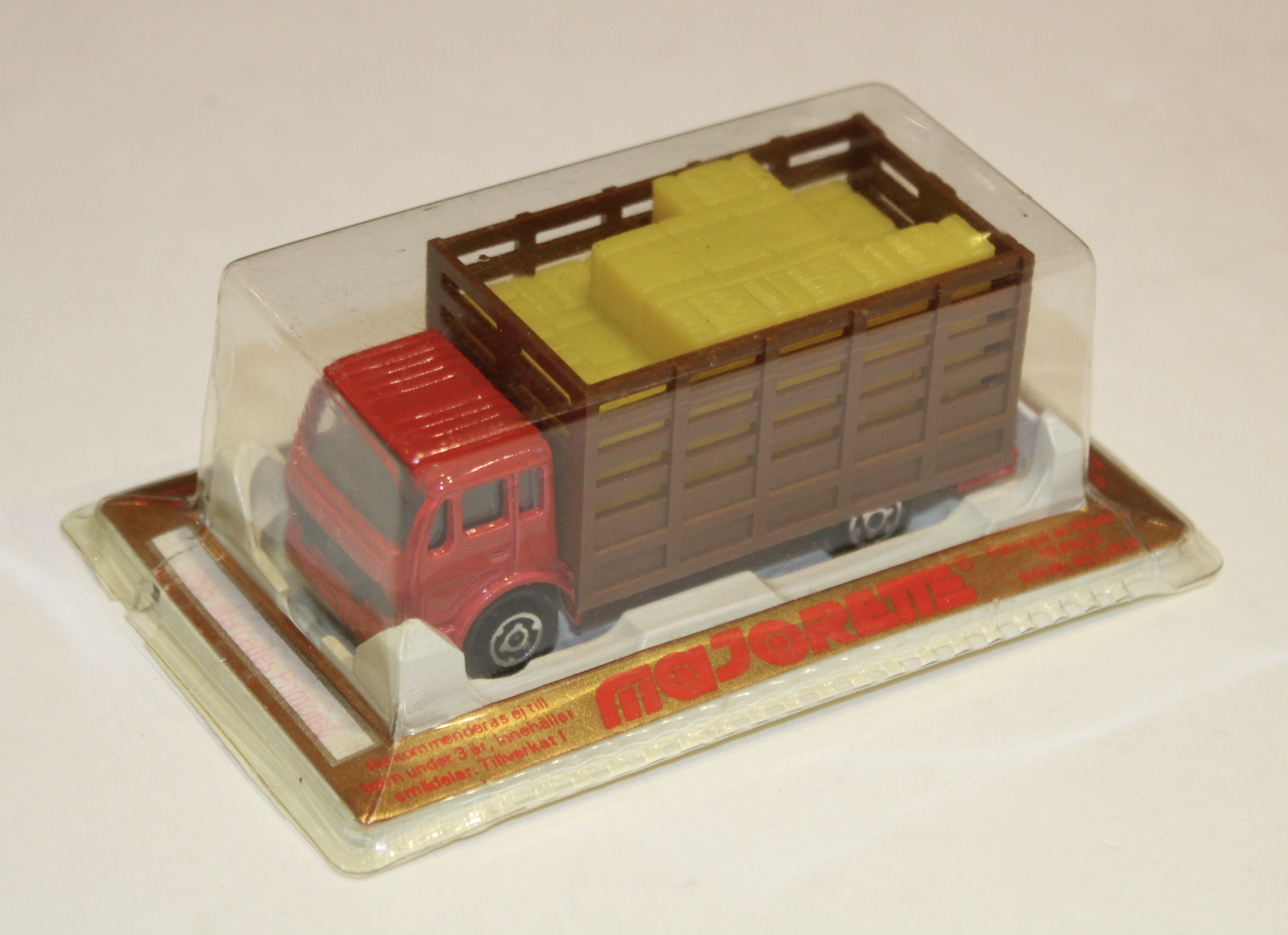 CAMION MERCEDES ROUGE MAJORETTE 1/64