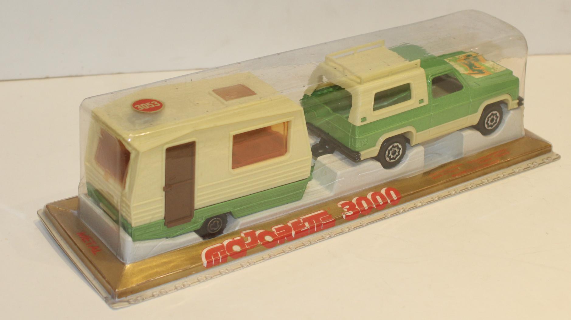 CHEVROLET AVEC CARAVAN MAJORETTE 1/36