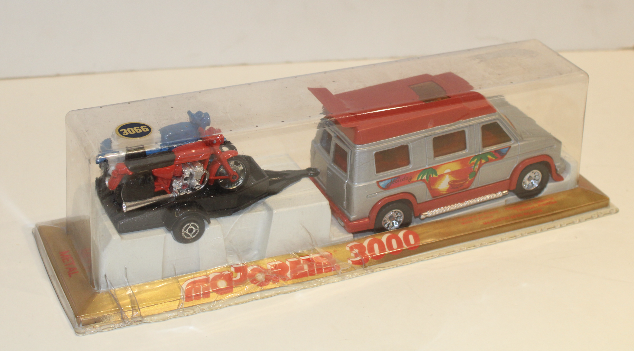 DODGE CARAVAN AVEC MOTOS 1/36 MAJORETTE
