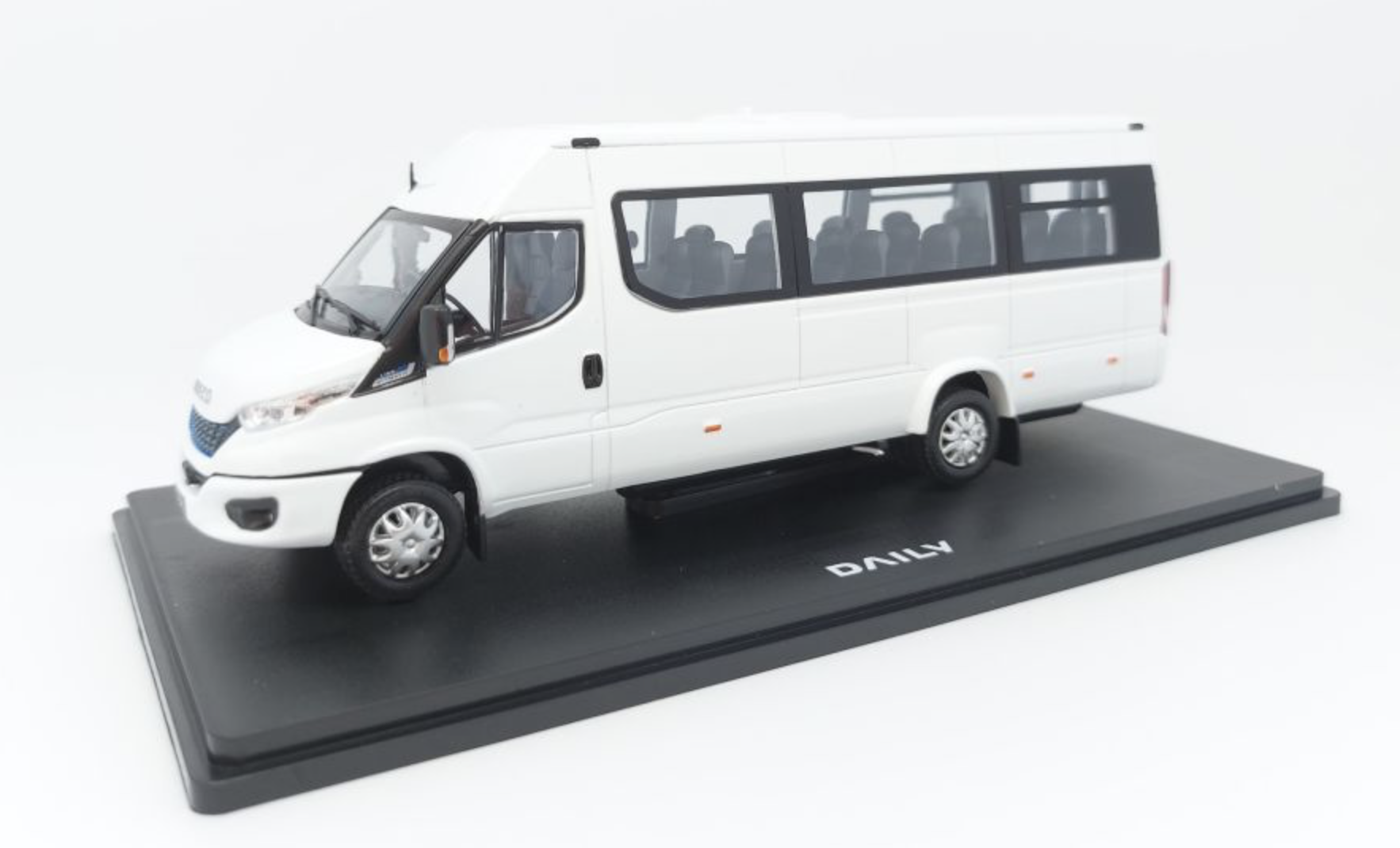 IVECO DAILY MINIBUS NP HI-MATIC WHITE – SCALE 1/43 ELIGOR