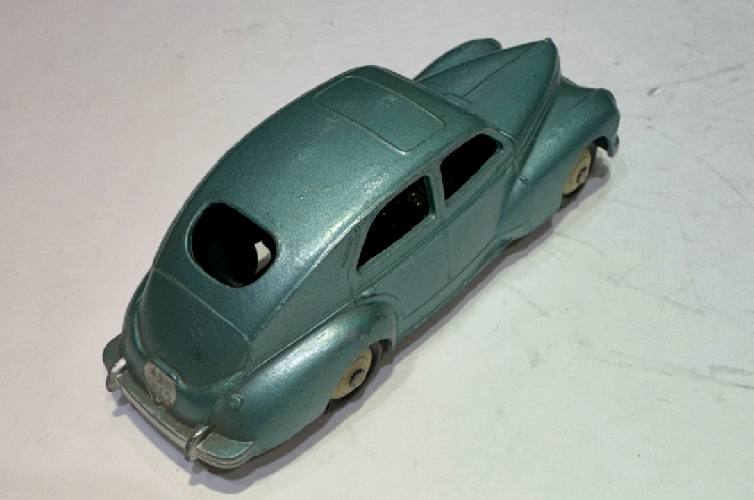 PEUGEOT 203 DINKY TOYS 1/43