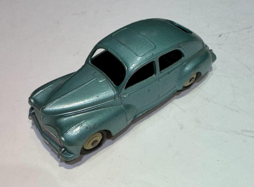 PEUGEOT 203 DINKY TOYS 1/43
