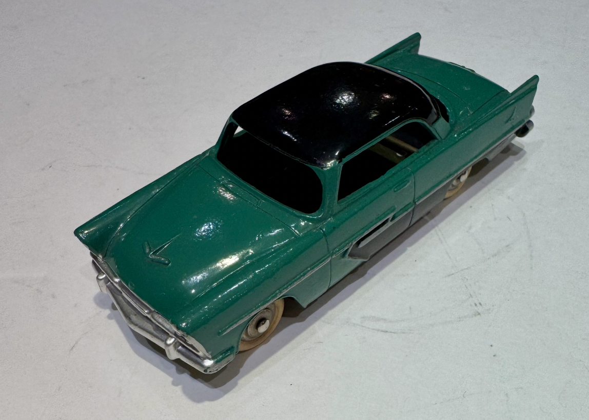 PLYMOUTH BELVEDERE VERT /NOIR DINKY TOYS 1/43