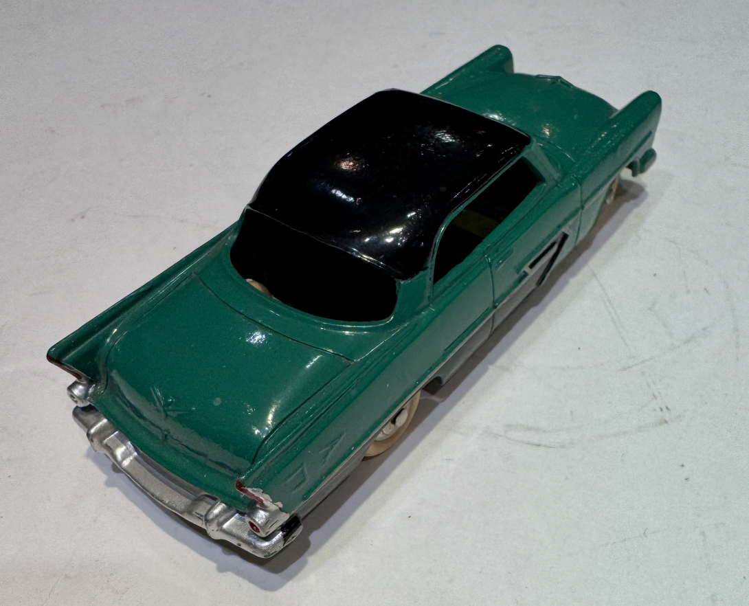 PLYMOUTH BELVEDERE VERT /NOIR DINKY TOYS 1/43