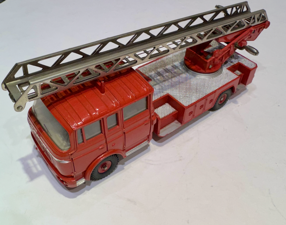 BERLIET GBK 6 POMPIER SUPER DINKY 1/43