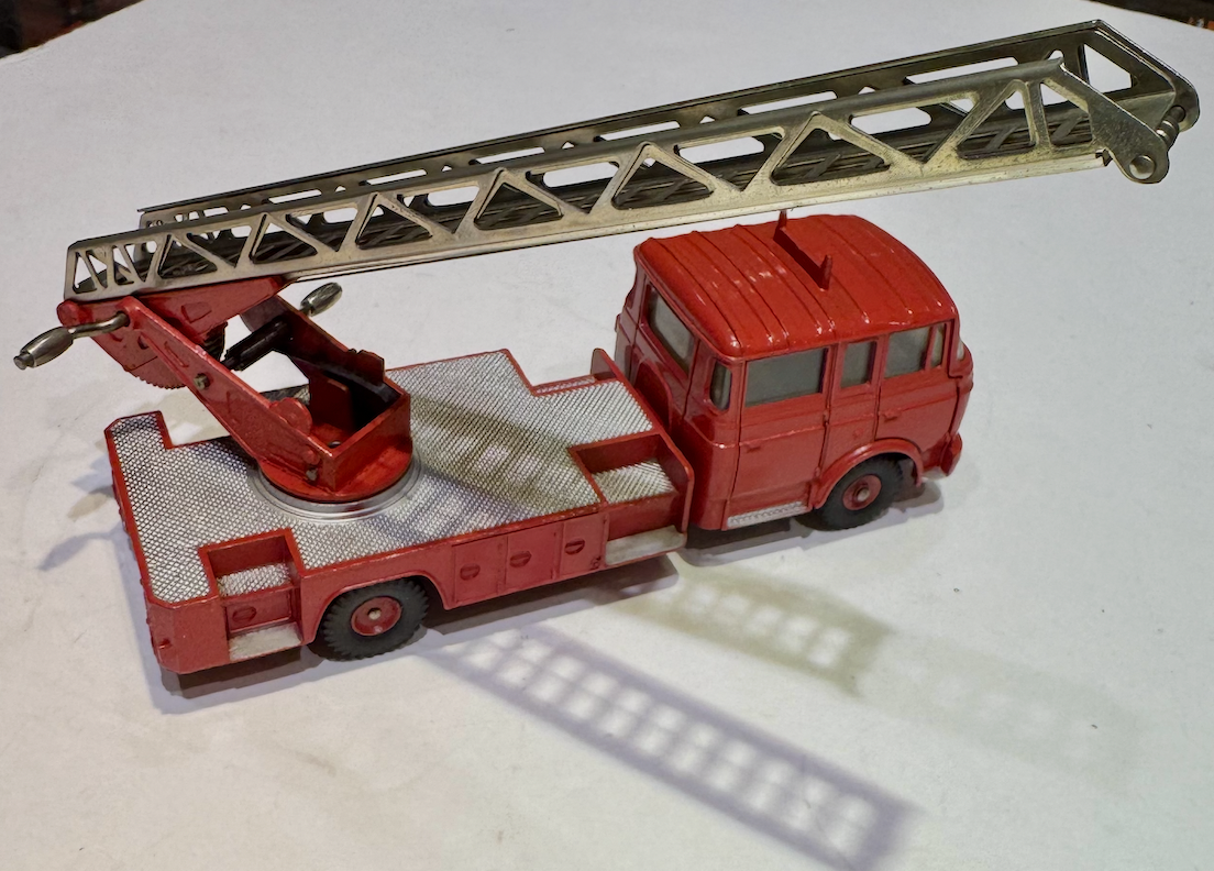 BERLIET GBK 6 POMPIER SUPER DINKY 1/43