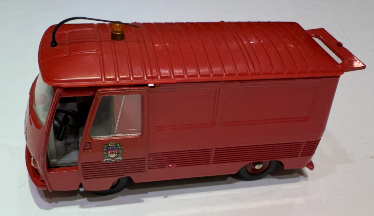 PEUGEOT J7 FOURGON POMPIER DINKY TOYS 1/43°