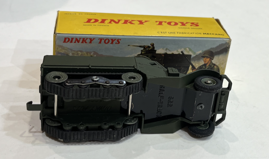 HALF TRACK M3 AVEC MITRALLEUSE DINKY TOYS 1/43