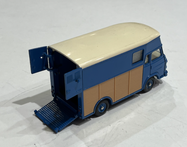 SAVIEM TRAFIC SB2 DINKY TOYS 1/43°