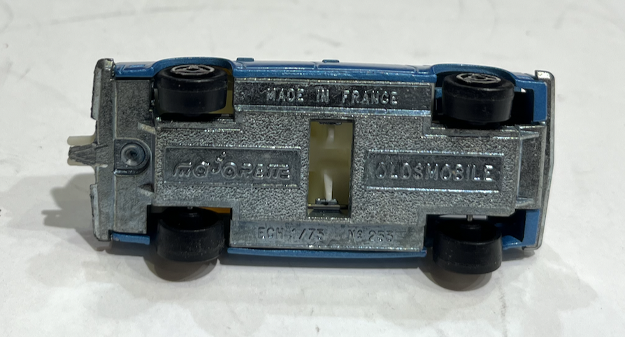 OLDSMOBILE MAJORETTE 1/64°