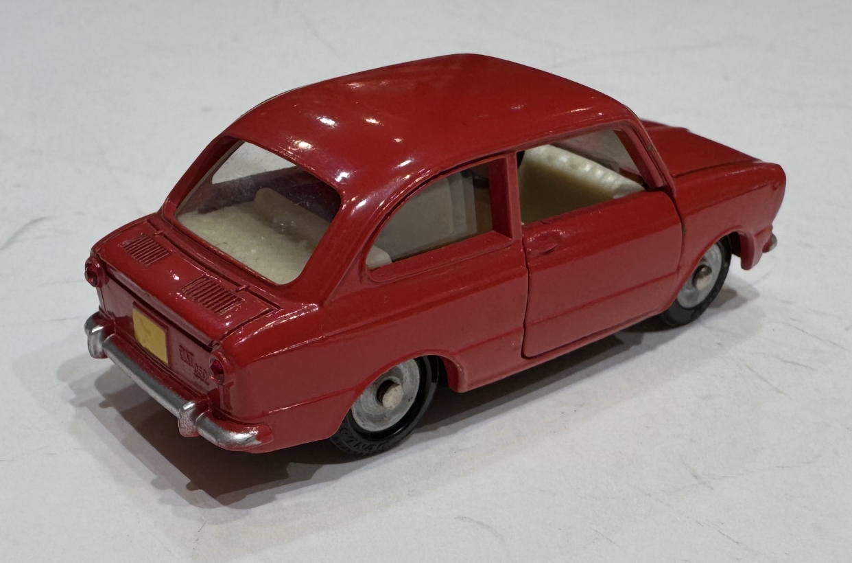 FIAT 850 DINKY TOYS 1/43