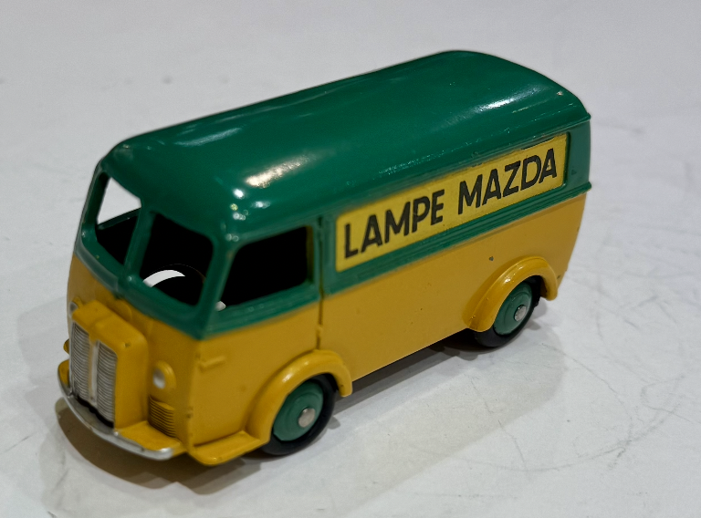 PEUGEOT LAMPE MAZDA D3A DINKY TOYS 1/43°