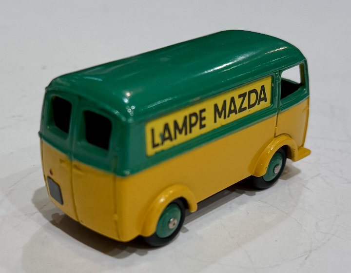 PEUGEOT LAMPE MAZDA D3A DINKY TOYS 1/43°