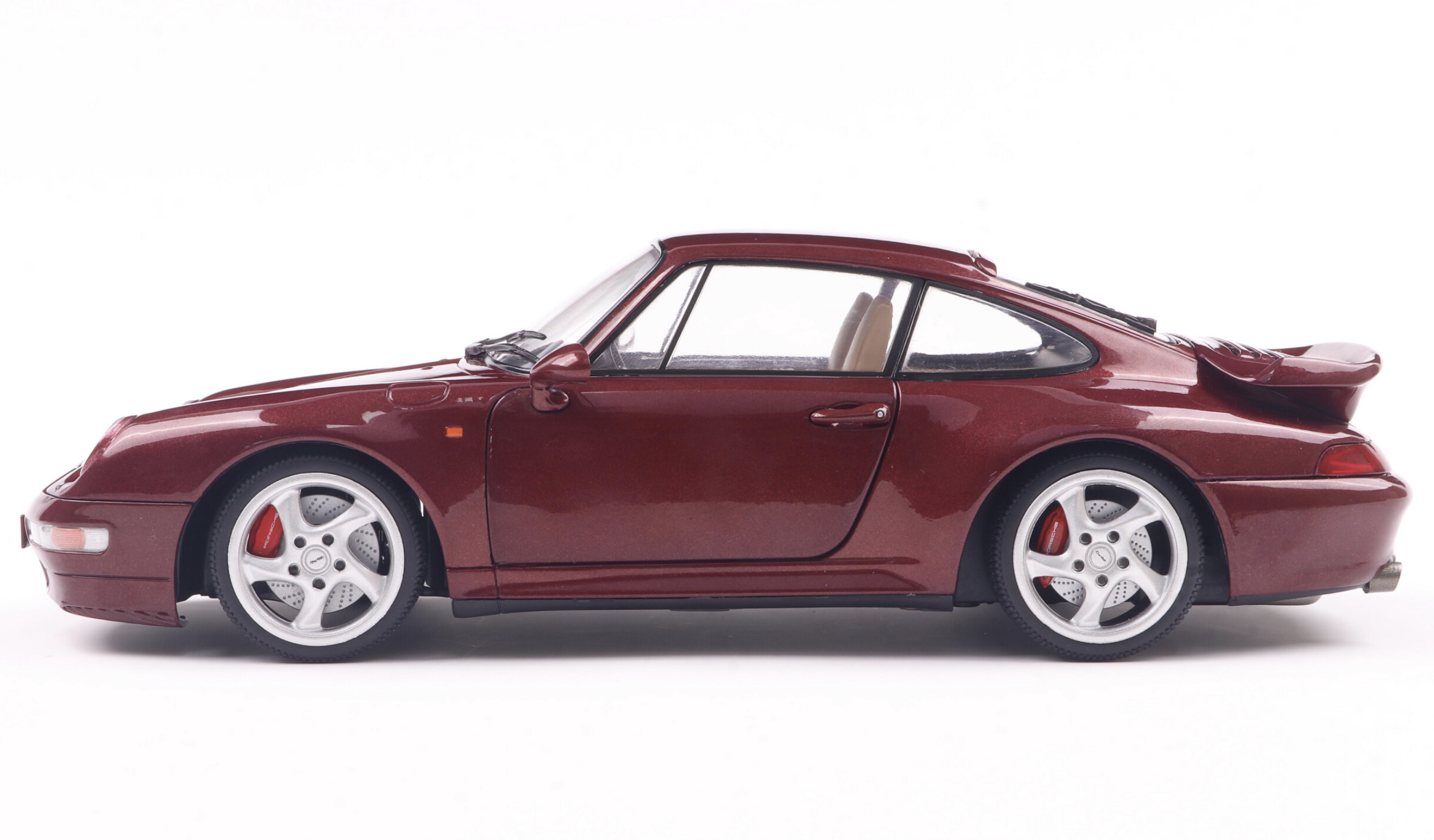 911 993