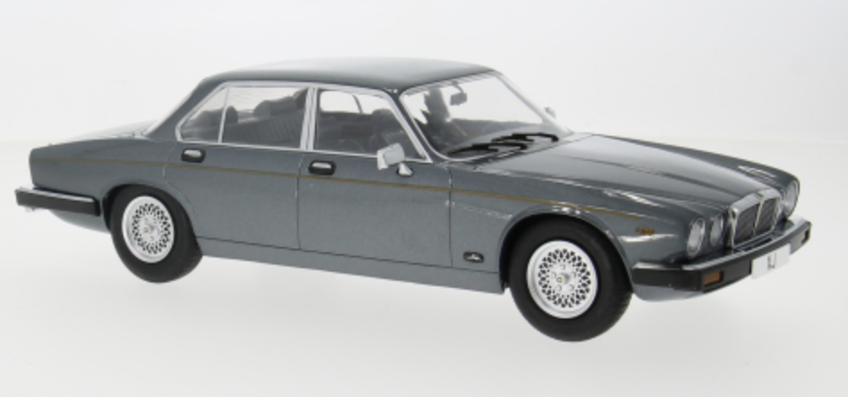 JAGUAR XJ MODEL CAR 1/18