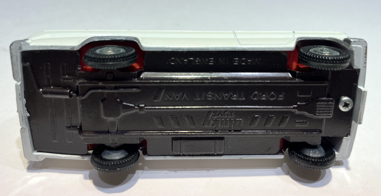 FORD TRANSIT AMBULANCE DINKY TOYS 1/43