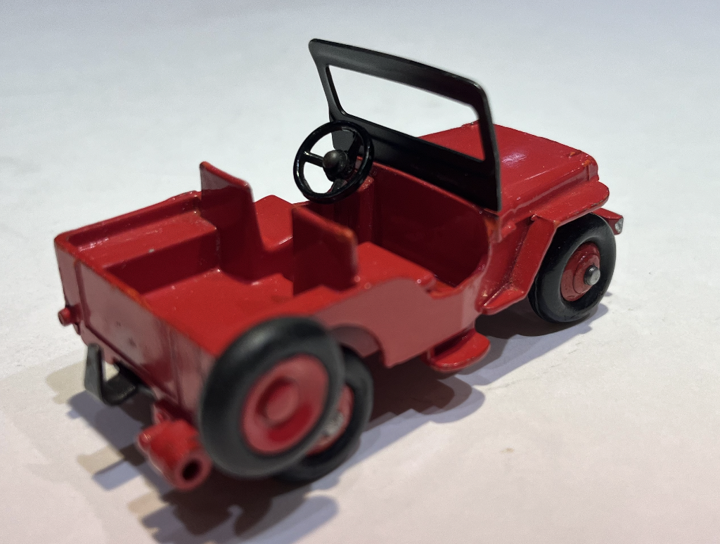 JEEP UNIVERSAL DINKY TOYS 1/43