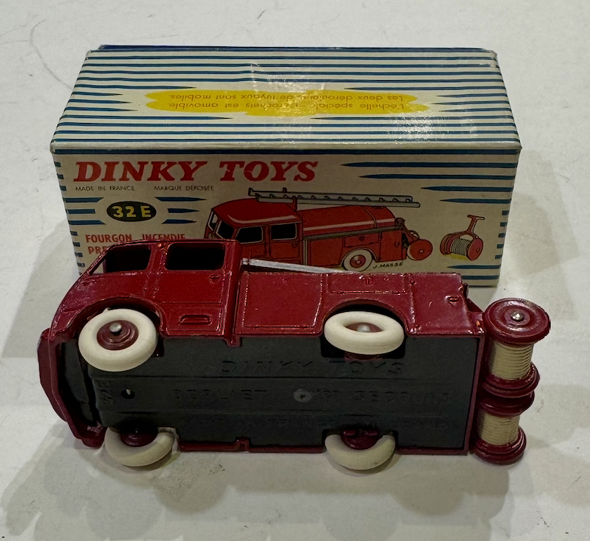 FOURGON INCENDIE PREMIER SECOURS BERLIET DINKY TOYS 1/43
