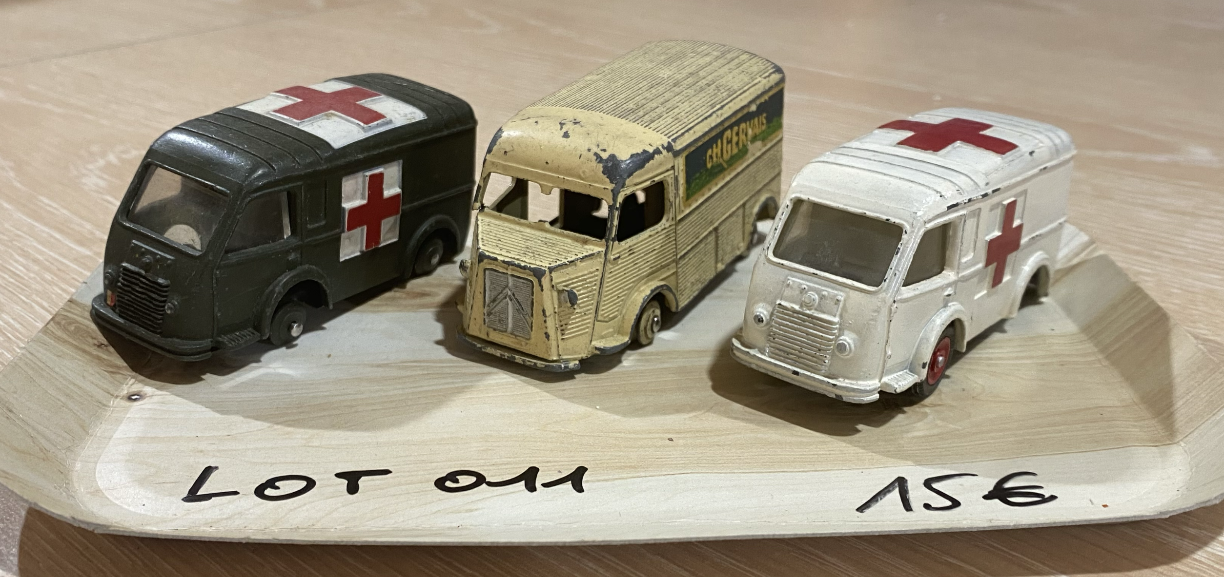 LOT FOURGON DINKY TOYS 1/43