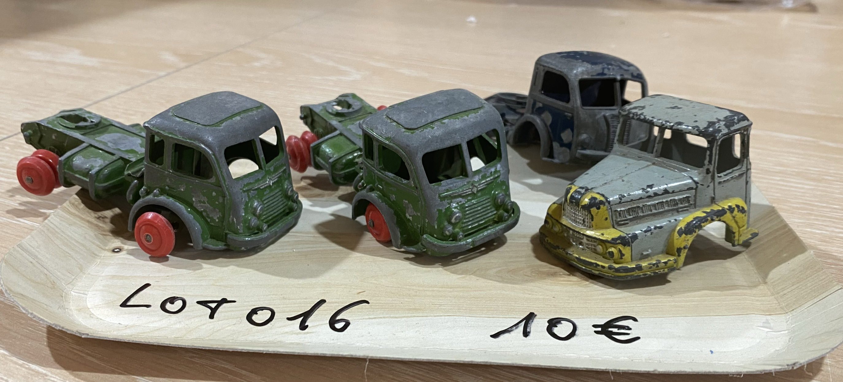 LOT CAMION  DINKY TOYS 1/43