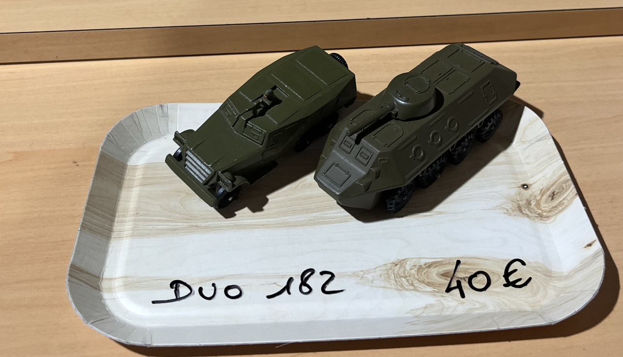 DUO MILITAIRE 1/64