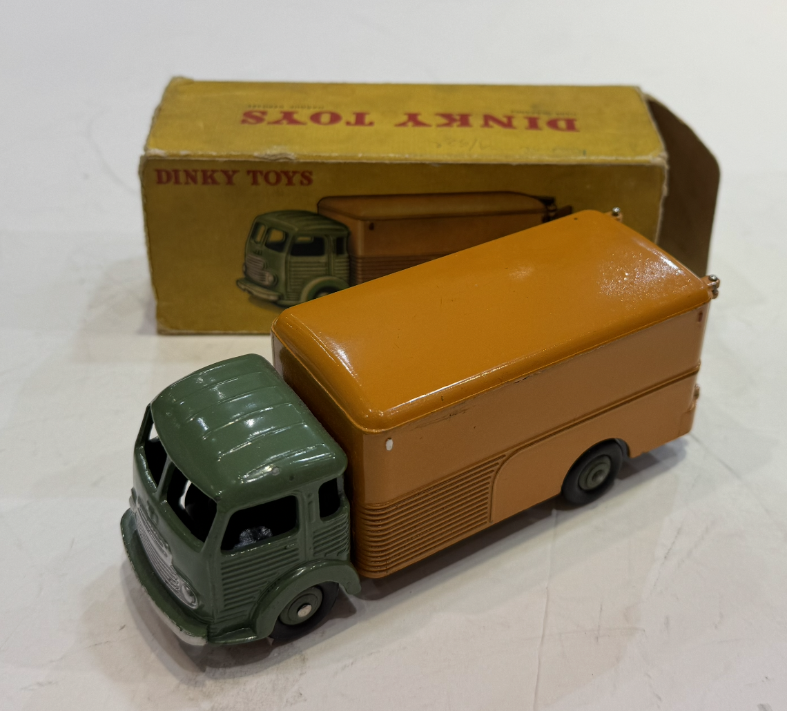 SIMCA CARGO DINKY TOYS  1/43°