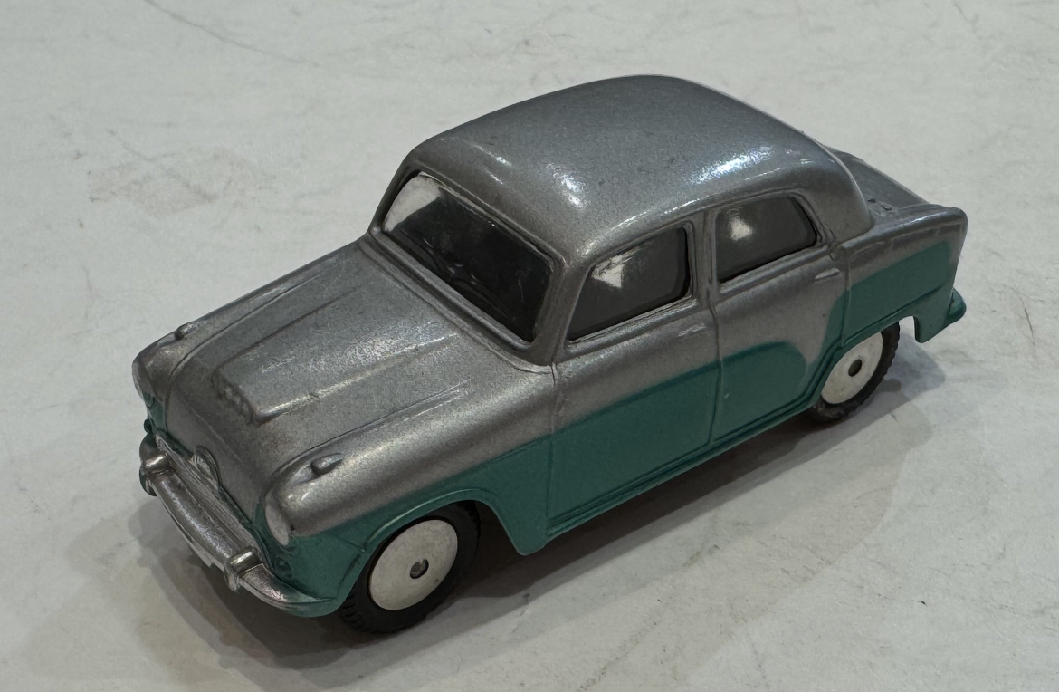 AUSTIN CAMBRIDGE 1/43 CORGI TOYS