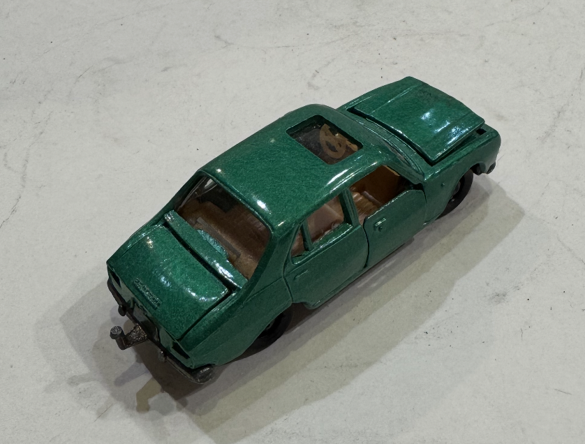 PEUGEOT 504 MAJORETTE 1/64