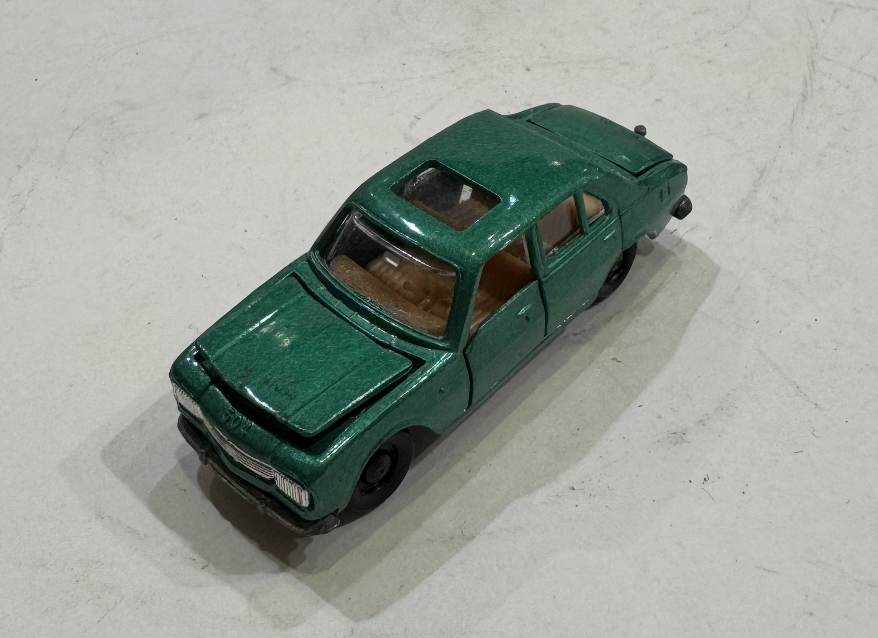 PEUGEOT 504 MAJORETTE 1/64