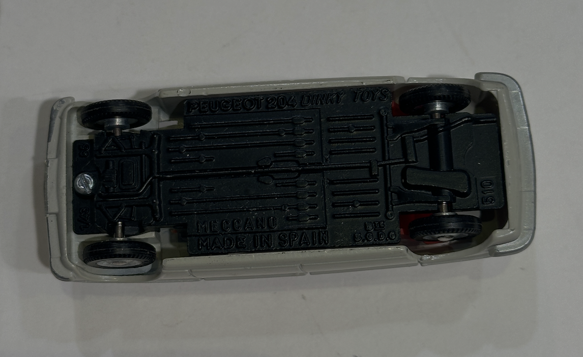 PEUGEOT 204 BEIGE DINKY TOYS 1/43°