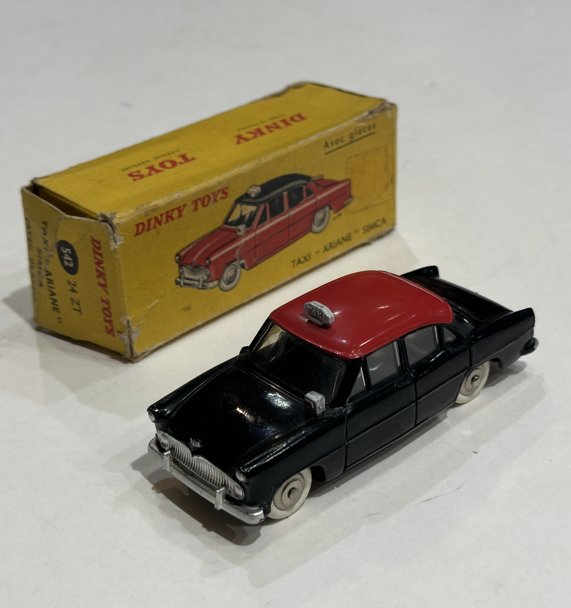 SIMCA ARIANE TAXI 1957 DINKY TOYS 1/43°