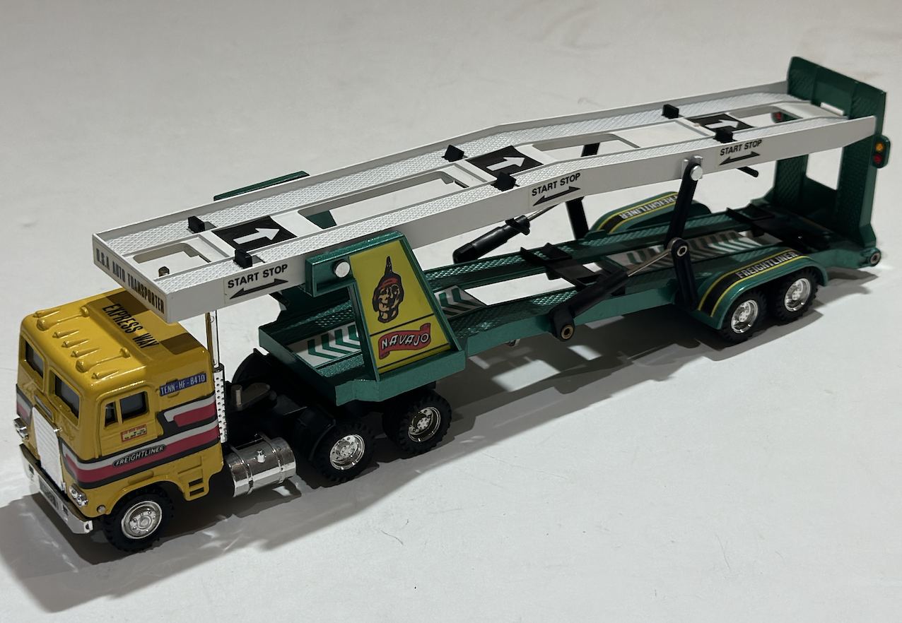 FREIGHTLINER  TRANSPORT VOITURE 1/43