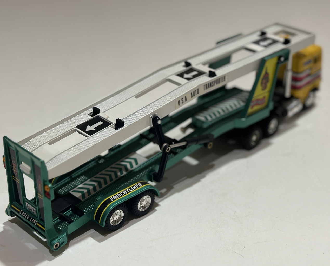 FREIGHTLINER  TRANSPORT VOITURE 1/43