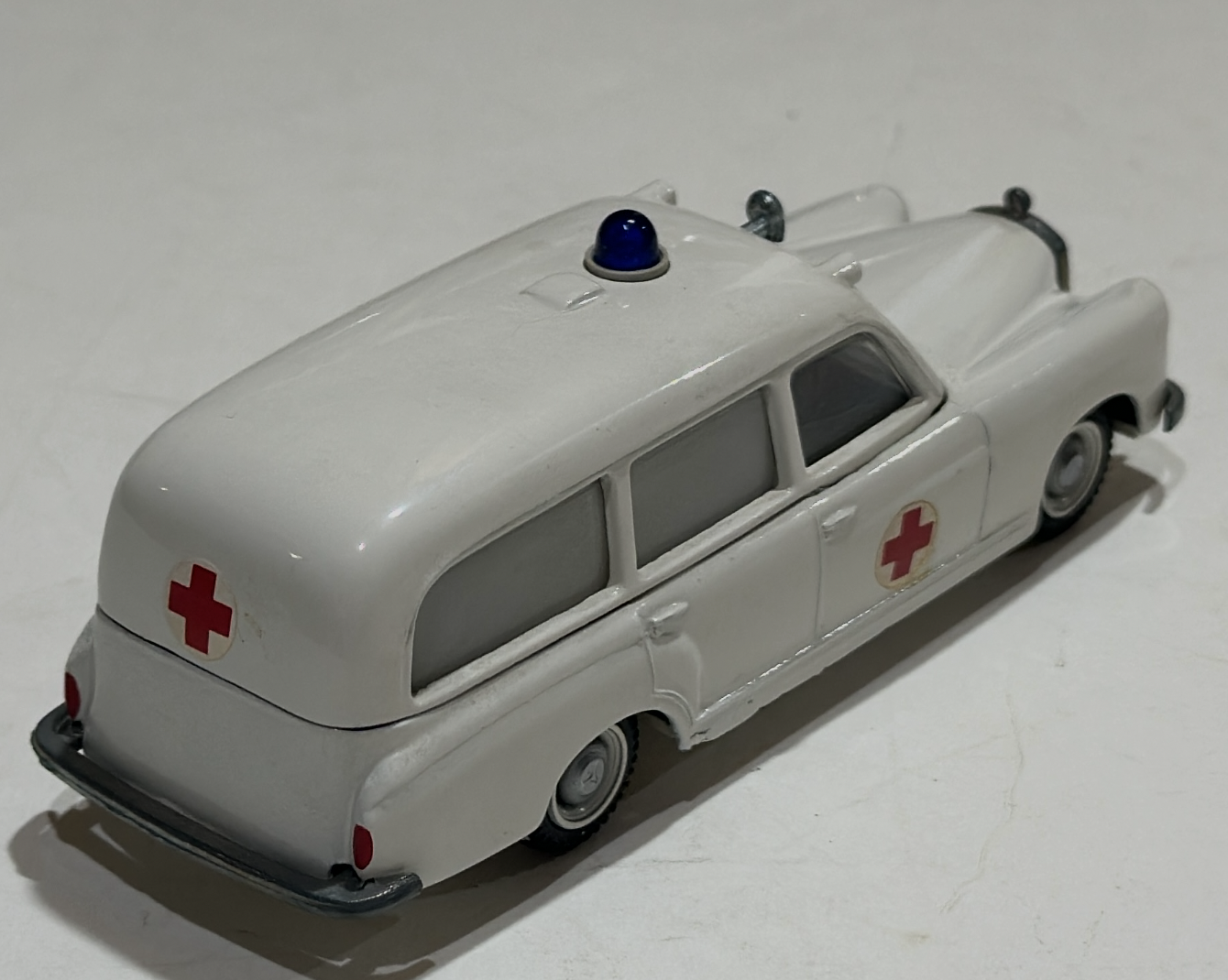 MERCEDES BENZ AMBULANCE TEKNO 1/43