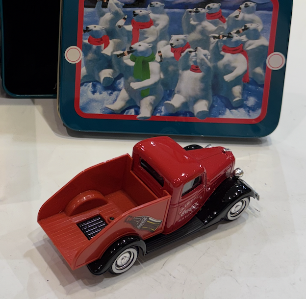 FORD V8 PICK UP SOLIDO  1/43