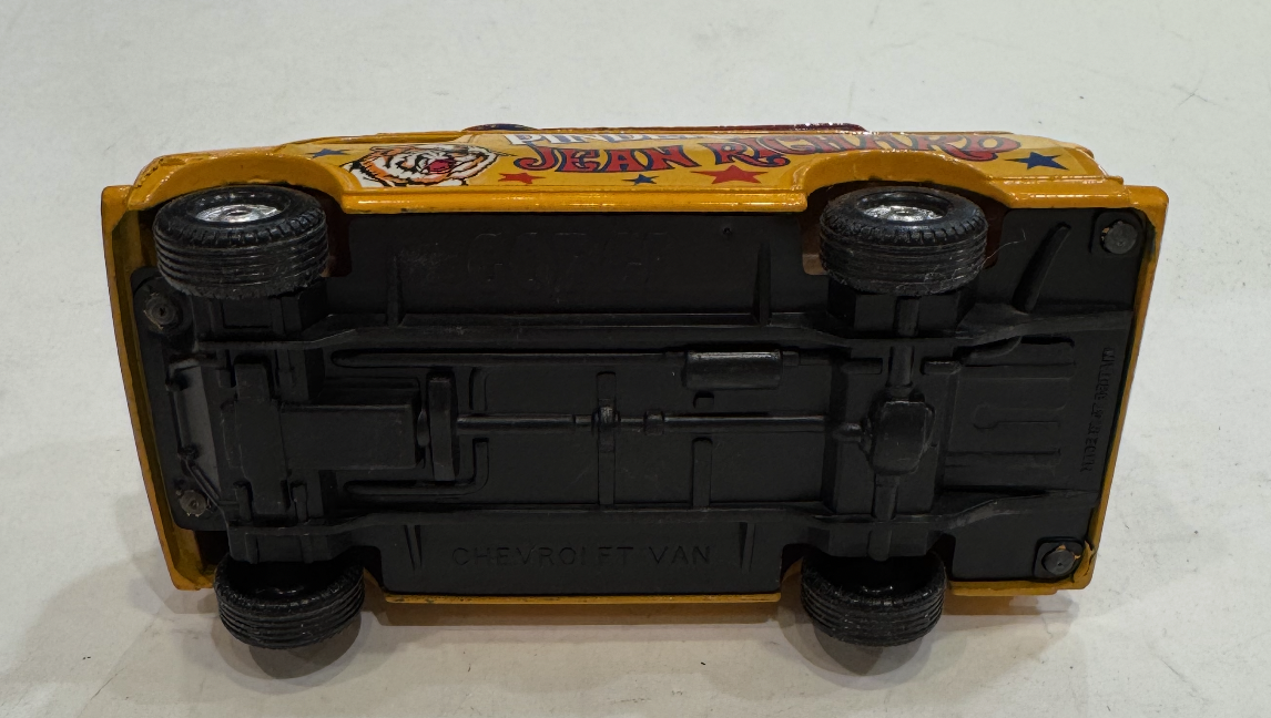 CHEVROLET VAN PINDER CORGI 1/43