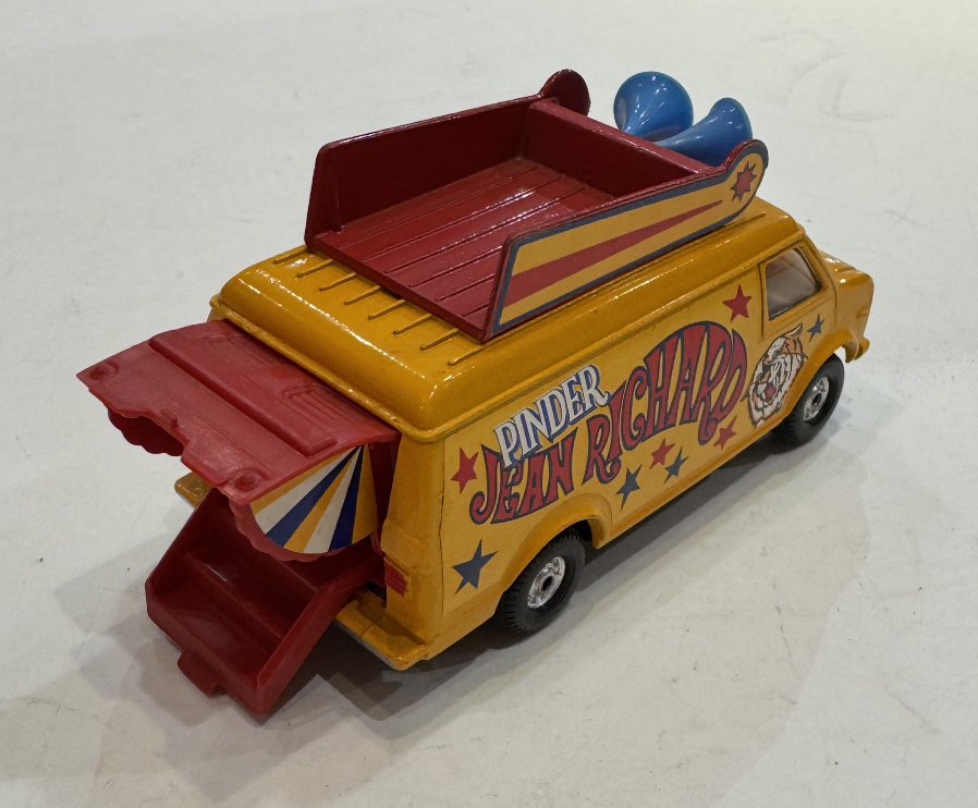 CHEVROLET VAN PINDER CORGI 1/43