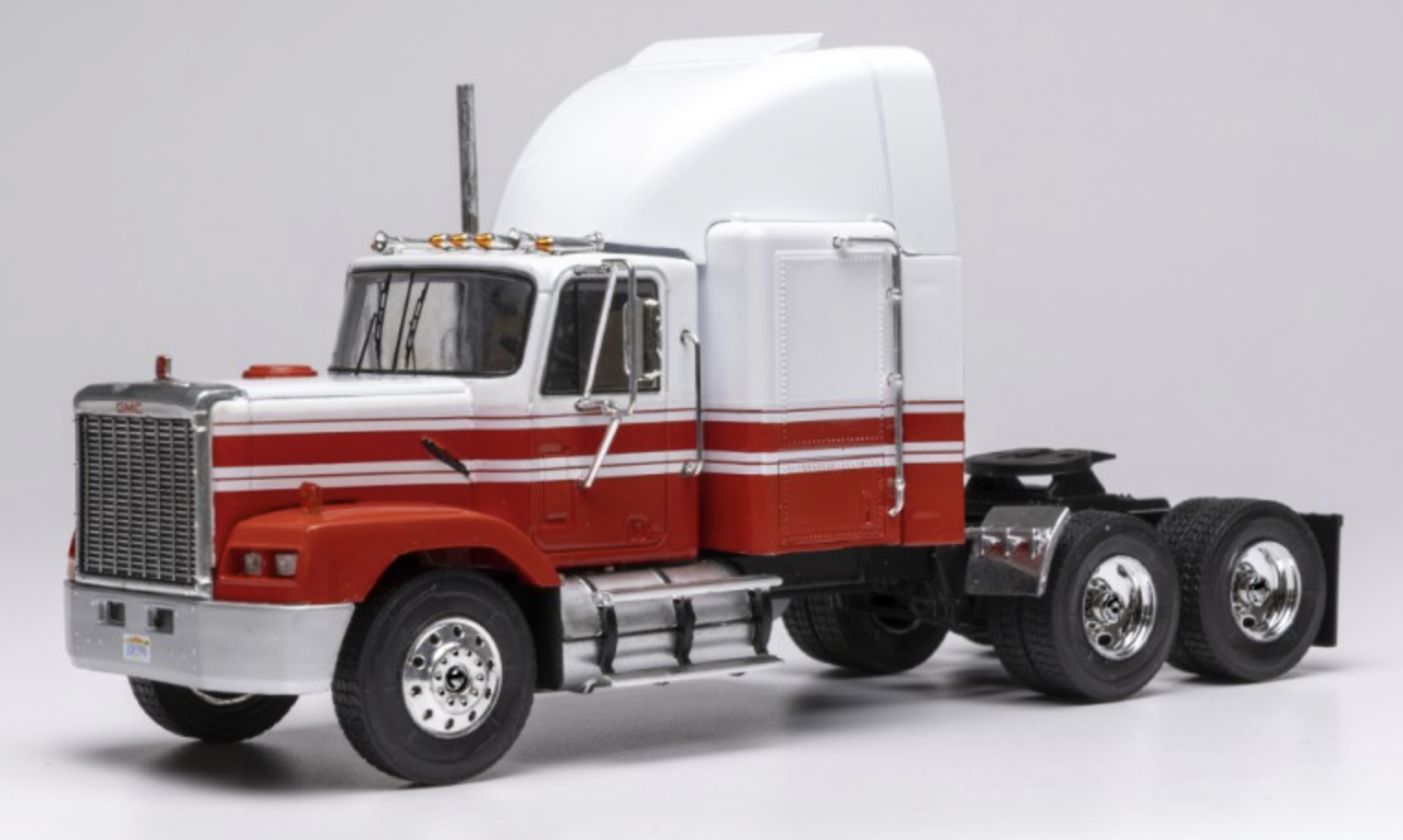 GMC General 1980 Red White 1/43 IXO