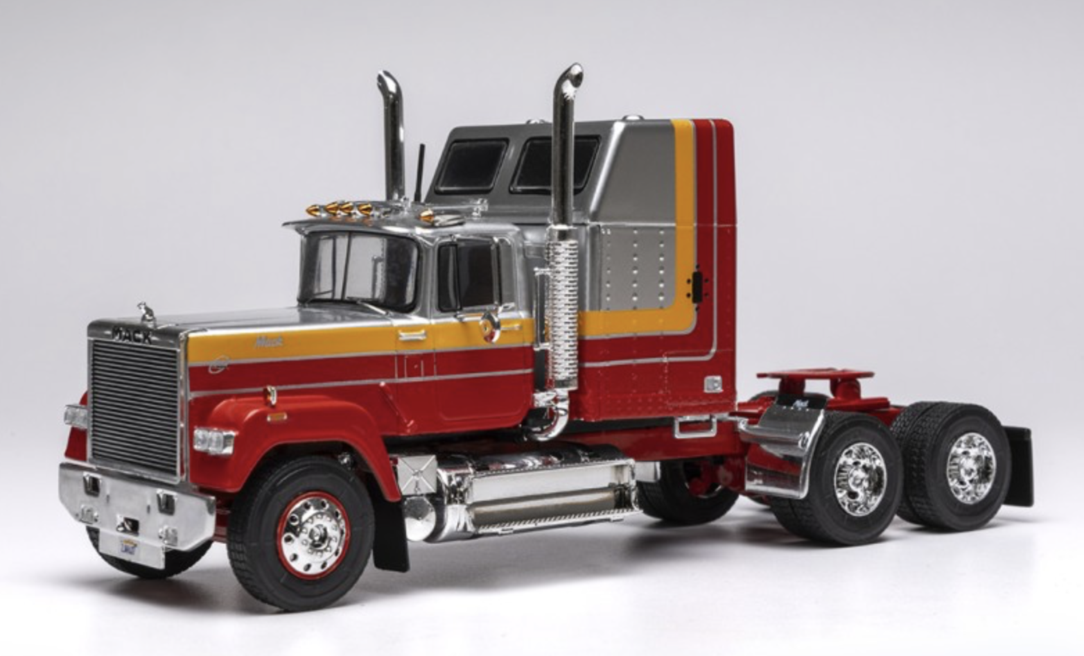 Mack Superliner Magnum 1985 Silver Red 1/43 IXO