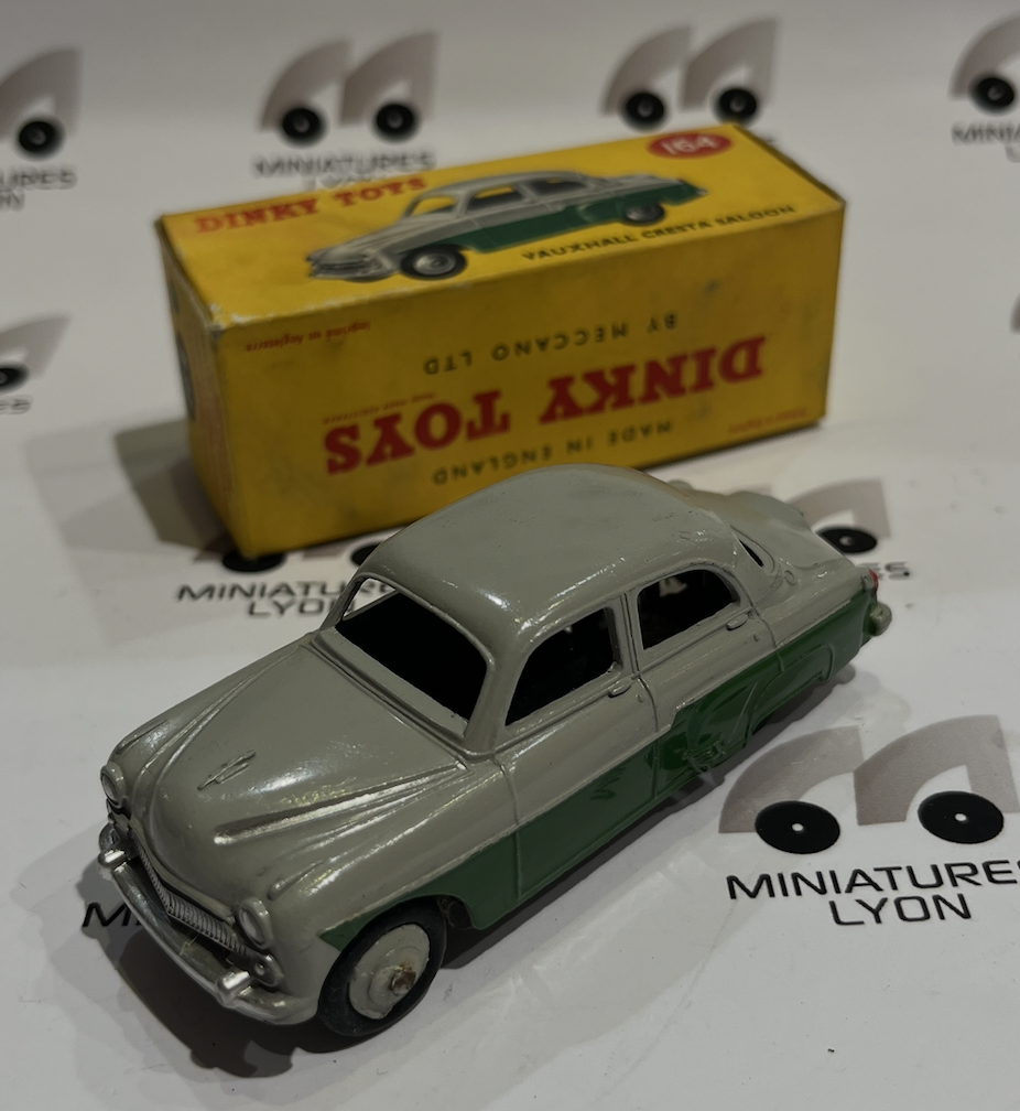 VAUXHALL CRESTA SALOON DINKY TOYS  1/43