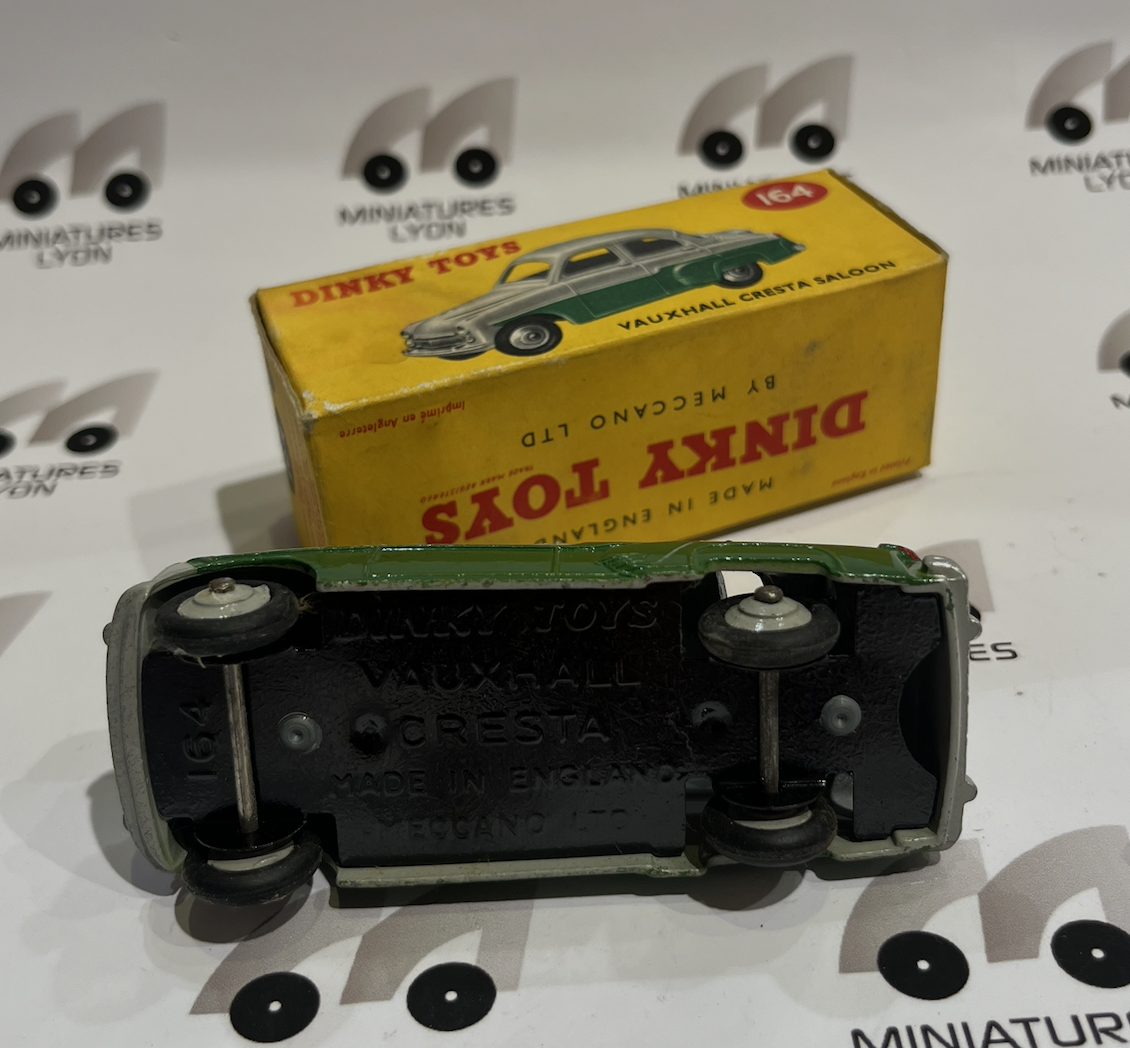 VAUXHALL CRESTA SALOON DINKY TOYS  1/43